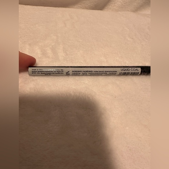 Seraphine Botanicals Liquid Coal Water Resistant Liquid Eyeliner Black‎ - Picture 4 of 6